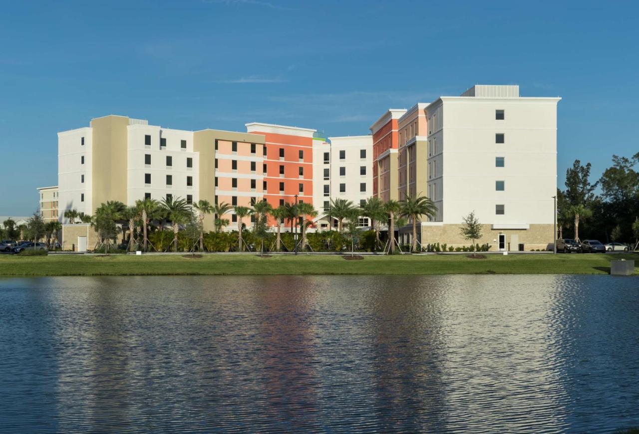 Home2 Suites By Hilton Cape Canaveral Cruise Port Buitenkant foto