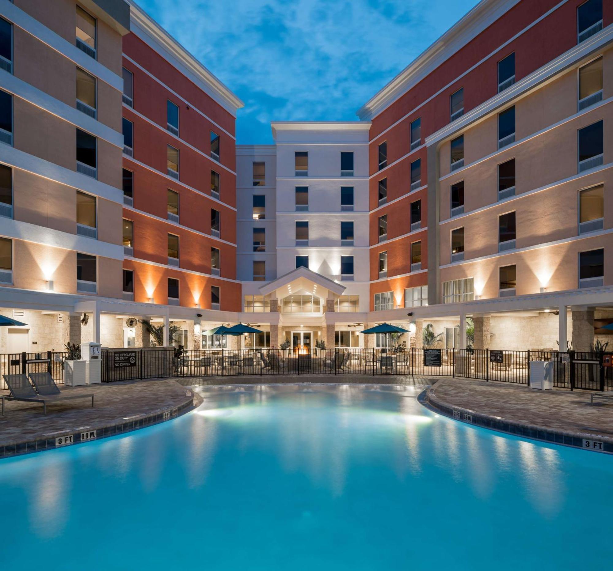 Home2 Suites By Hilton Cape Canaveral Cruise Port Buitenkant foto